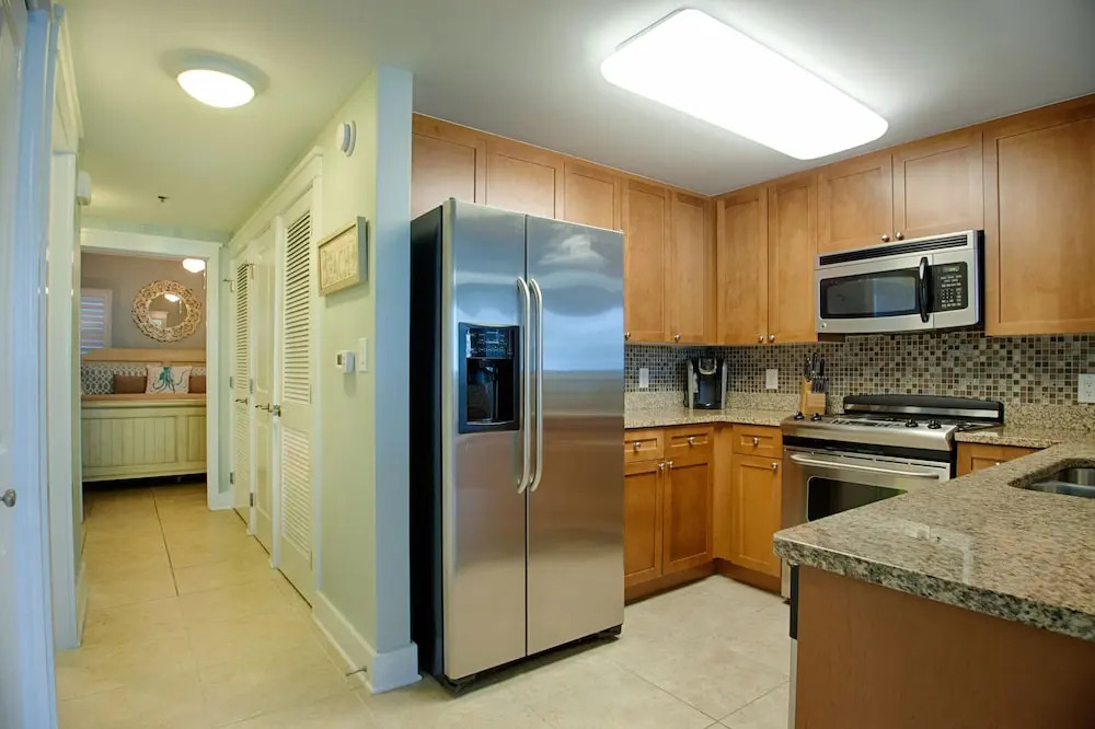 Waterscape B228 - 1 Br condo by RedAwning