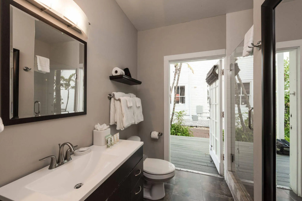 Alexanders Guesthouse-Adult Exclusive, LGBTQ Friendly