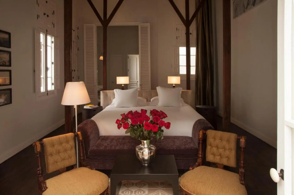Hotel B