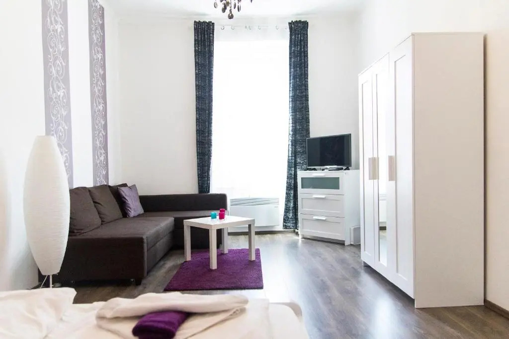 Bright 2br&Ac Apt at Astoria