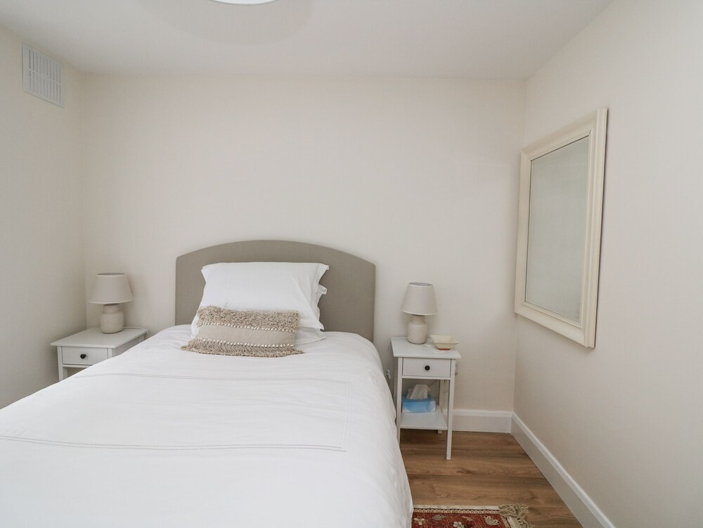 7 Belfort Court