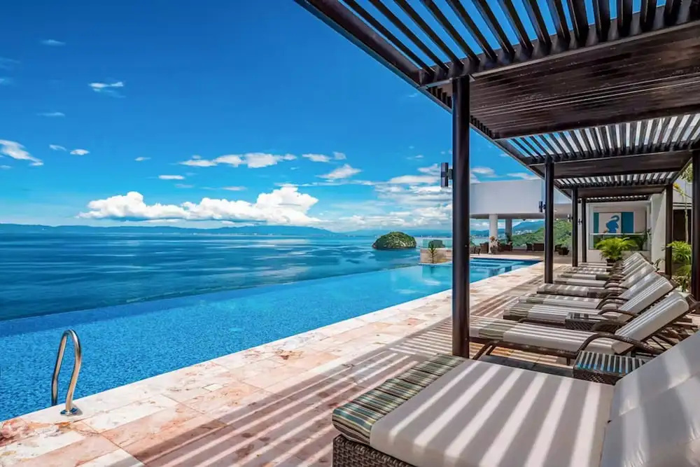 Oceanfront, 8th-floor Condo With Pool, Pool spa & Large Balcony