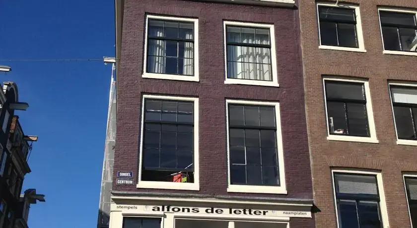 Amsterdam Canal Hotel