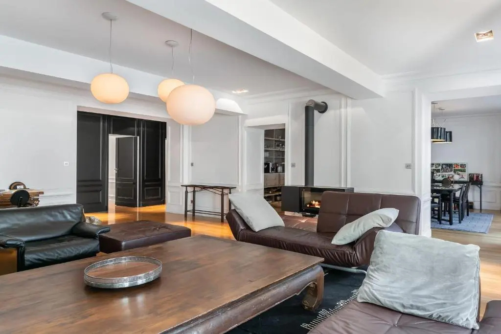 Le N 10 - Grand appartement de 200 m2 avec patio de 35 m2 en Vieille Ville