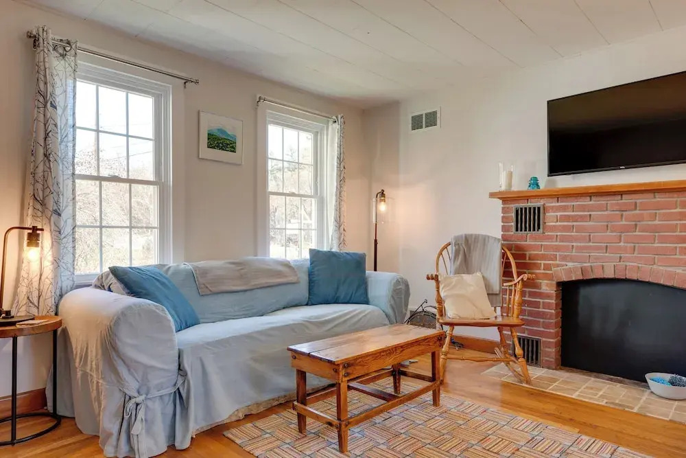 Walk to Village! Family-Friendly Gem in East Burke