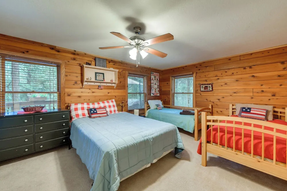 11 Mi to Apple Hill: Pollock Pines Resort Cabin