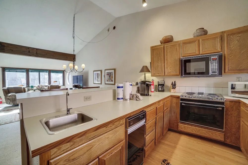 Mammoth Lakes Condo: Walk to Village & Gondola