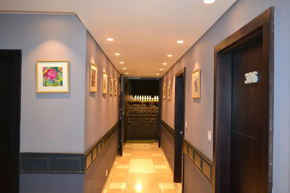 Hotel Velvet Grey