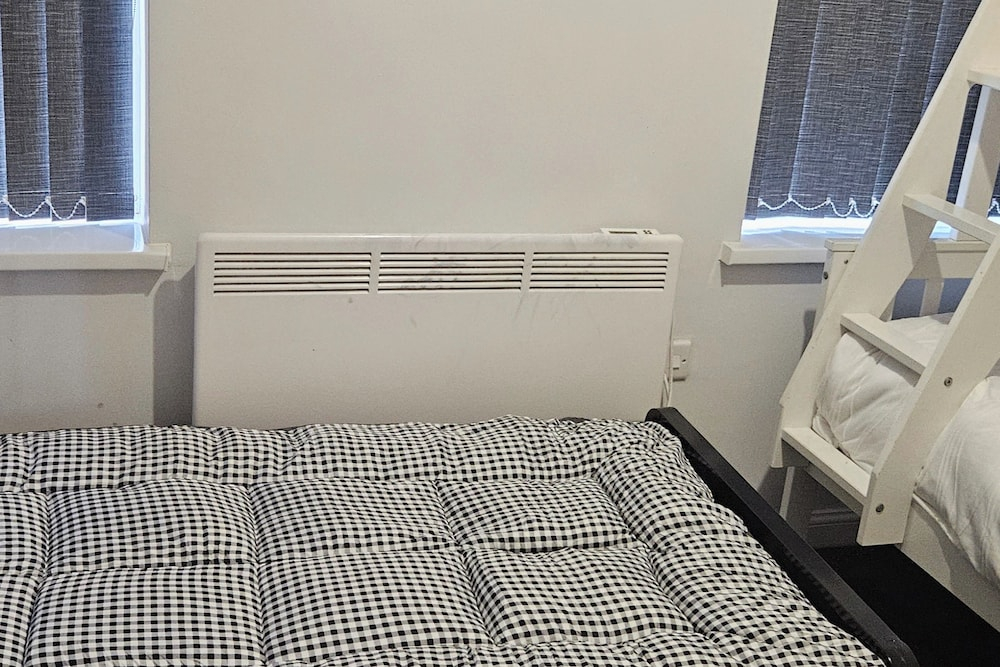 Telford - Apartment - Sleeps 5 - Flat 4
