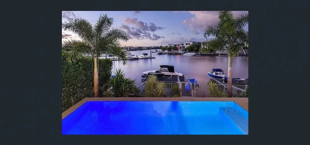 Waterfront Wonderland - Luxury Canal Front Villa w Pool