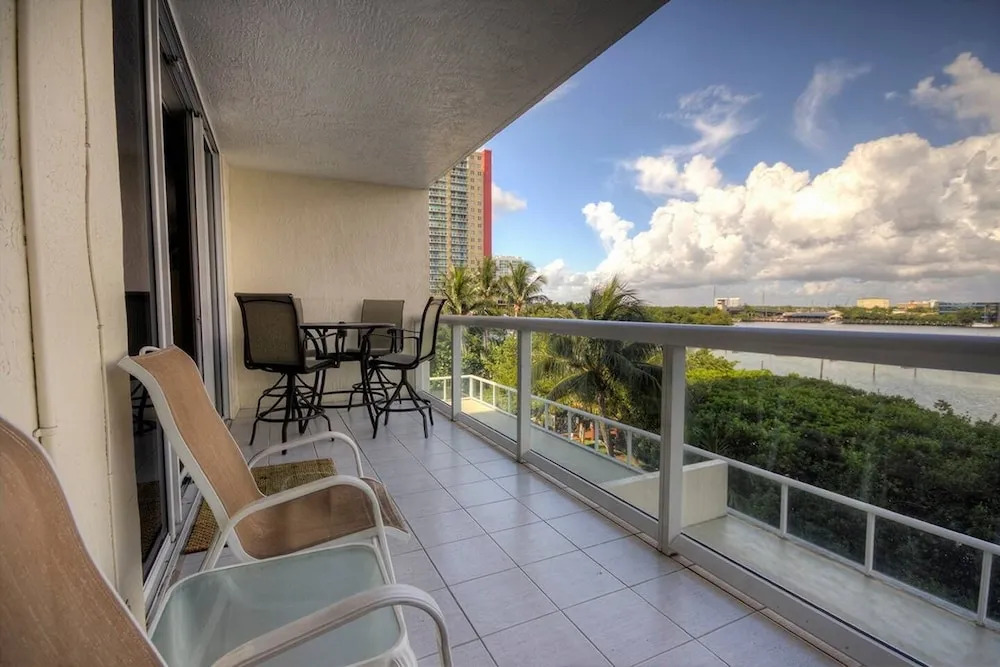 Le Golden Bay 402 by Go Florida Condo, Sunny Isles