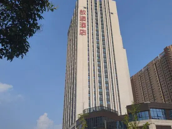 Manlu Ins Design Hotel (Baolong Plaza, Jinsui Avenue, Xinxiang)