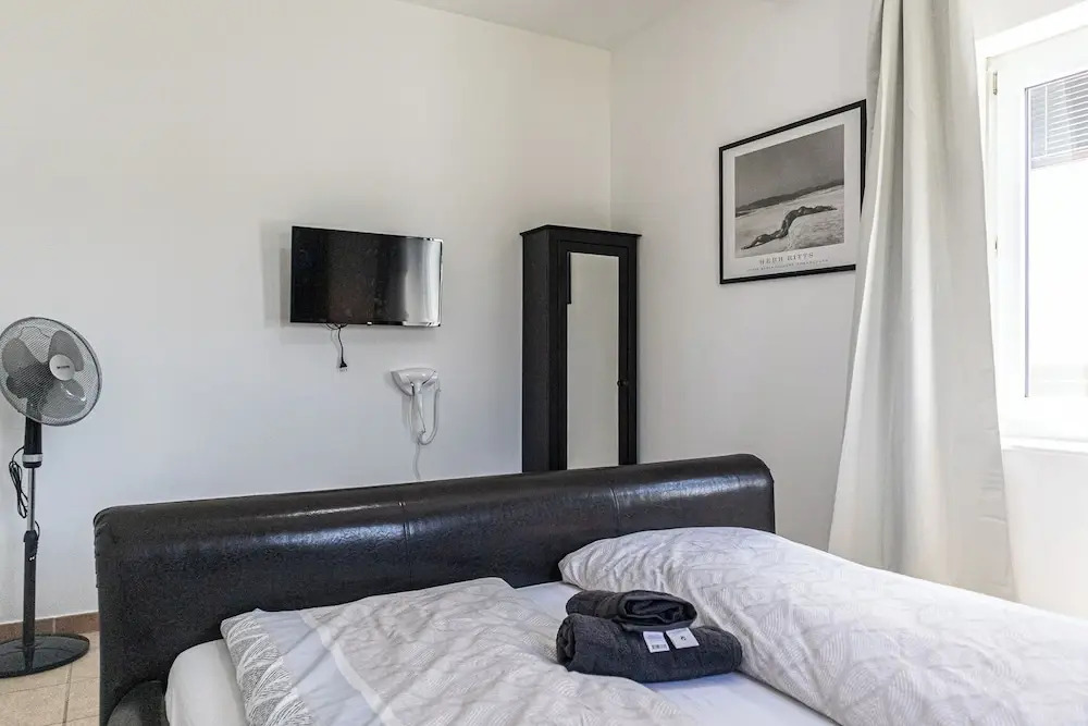 Cozy Room With Shared Garden Access