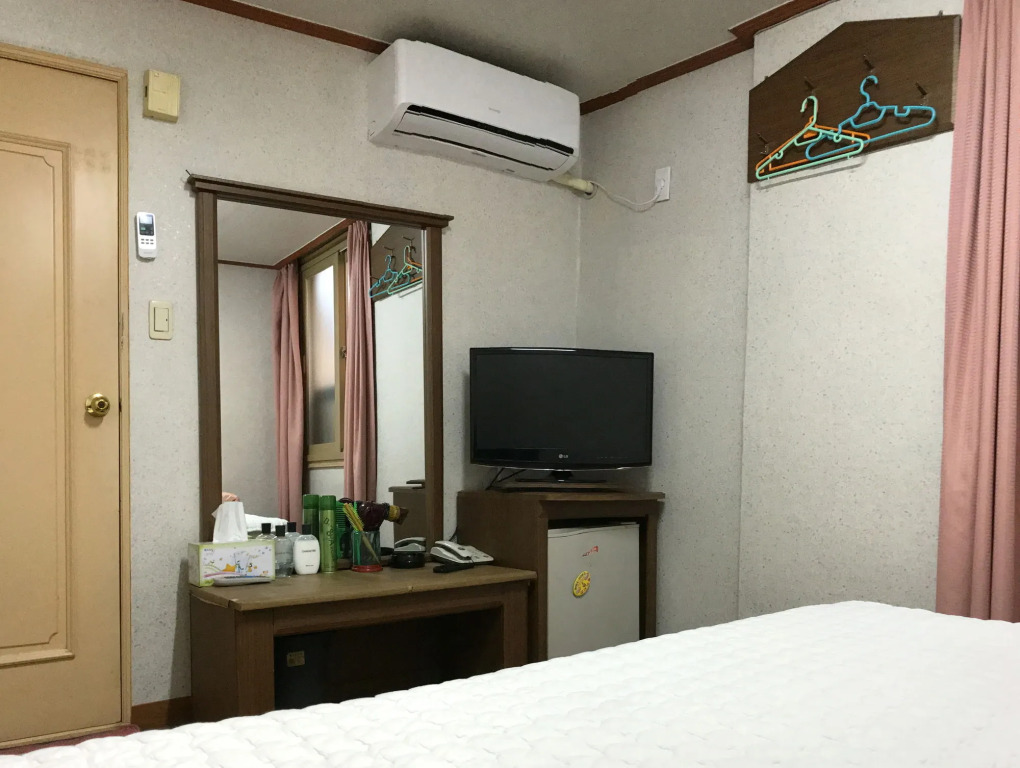 J Motel