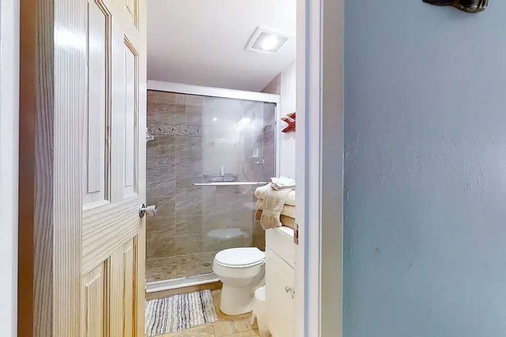 Fabulous Oceanfront Find in Flagler Beach W/shared Pool, Wifi, Central AC, W/D