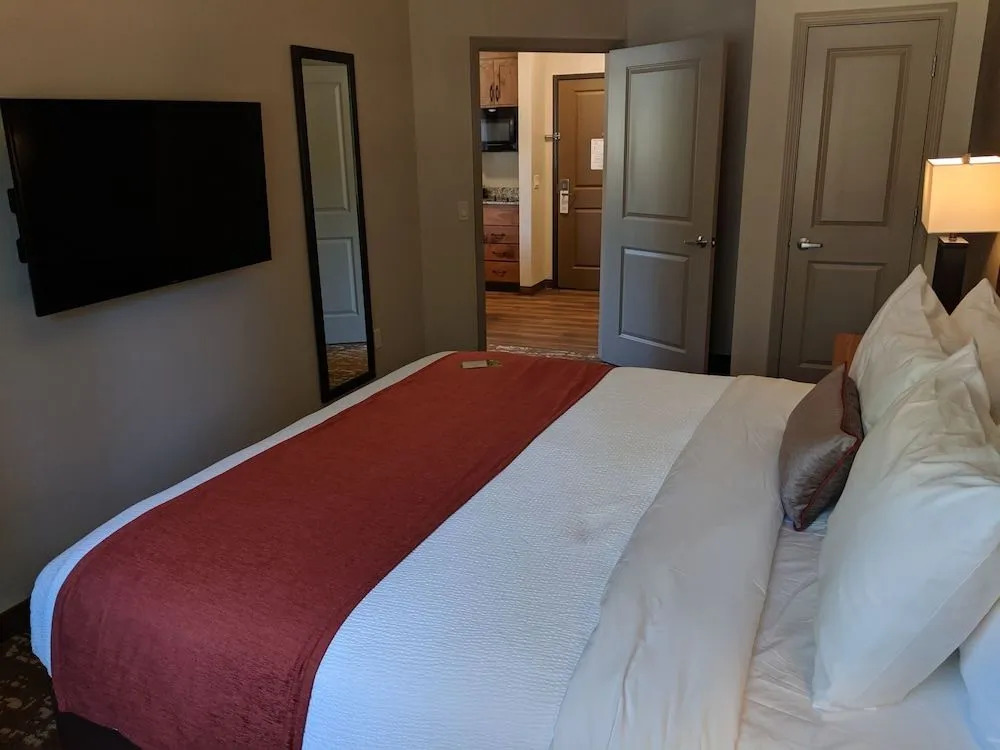 GrandStay Hotel & Suites