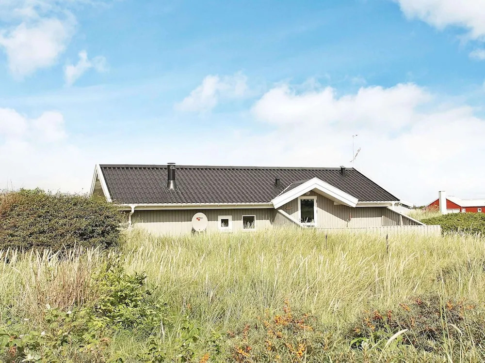 Spacious Holiday Home Nearby the National Park Loonse en Drunese Duinen