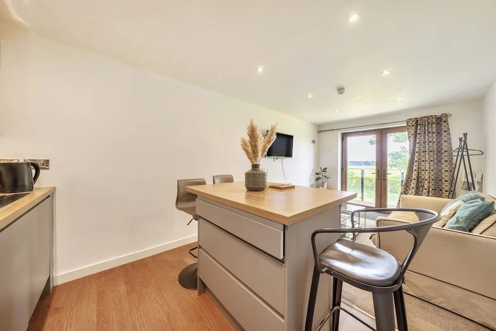 Modern Peaceful Open Plan 1-bed Apartment Rutland