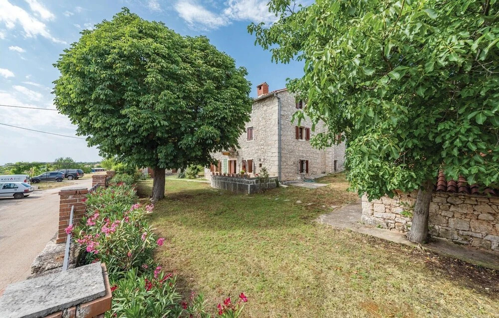 Beautiful Home in Markovac With Wifi and 5 Bedrooms