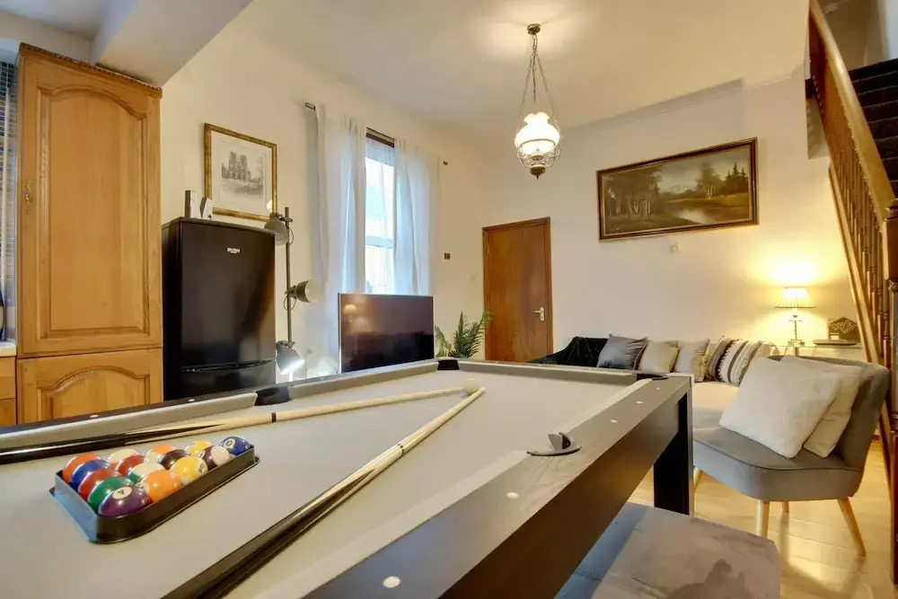 Portsmouth Maisonete Pool Tennis Table