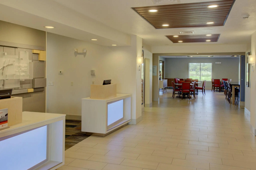 Holiday Inn Express & Suites Le Mars by IHG