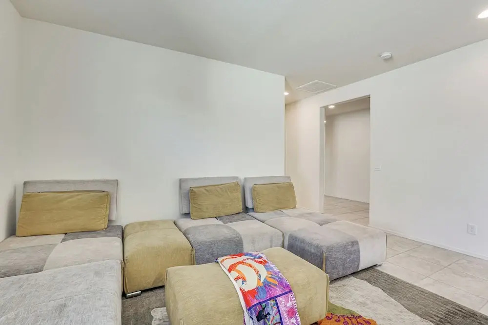 7 Mi to State Farm Stadium: Pet-friendly Retreat!