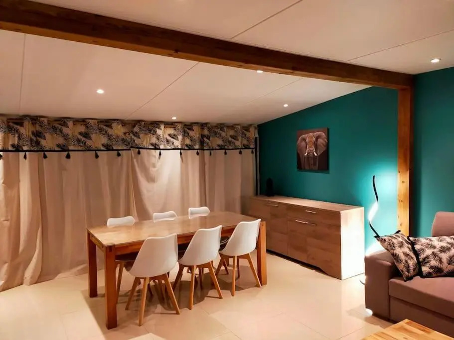T3 60 m2 SUR SITE AVEC PISCINES ET MER A 200 M