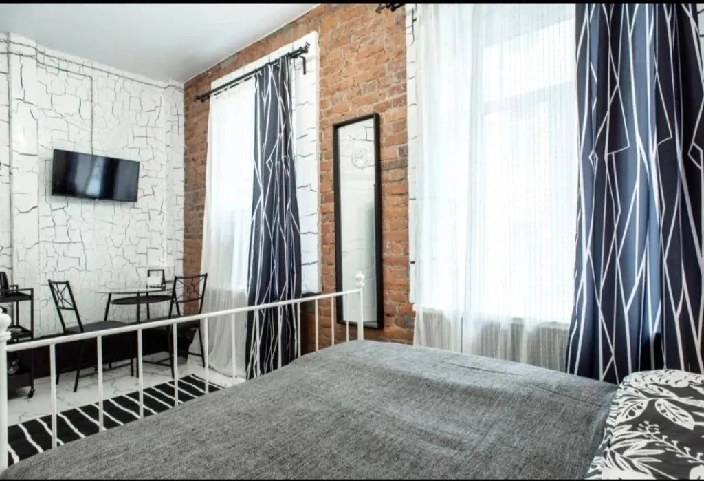 Black & White Na 1-Y Krasnoarmeyskoy Apart-Hotel