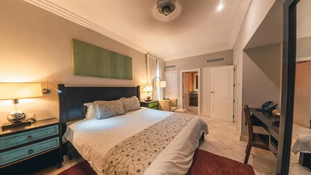 Bright and Open Apartment at Fishing Lodge w Private Parking B16