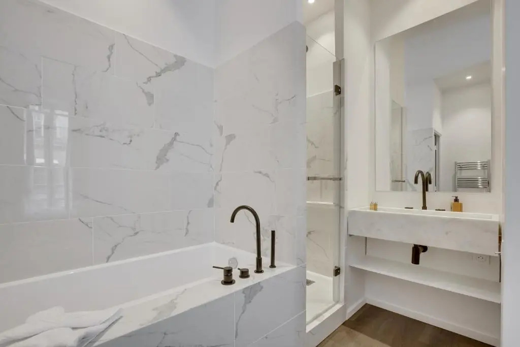 Modern Apt 3bdr/3bath - Louvre Museum/Tuileries