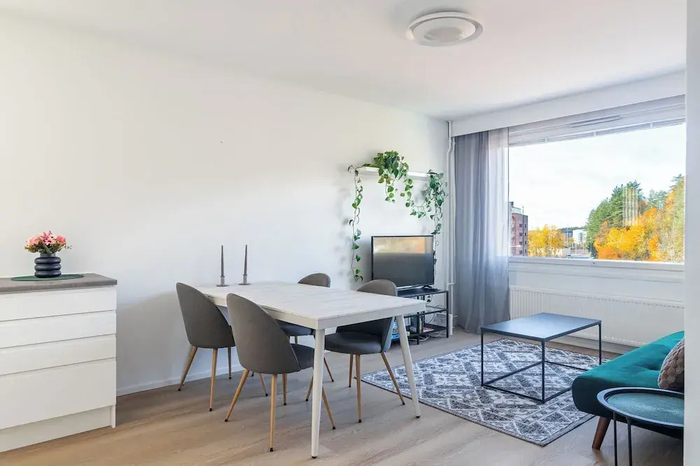 1BR Apartments next to Railway Station, Free Parking, Balcony