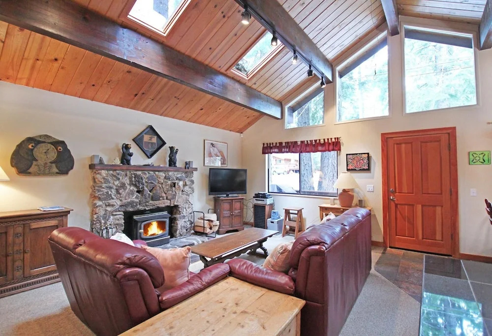 Laird House - HOT Tub!