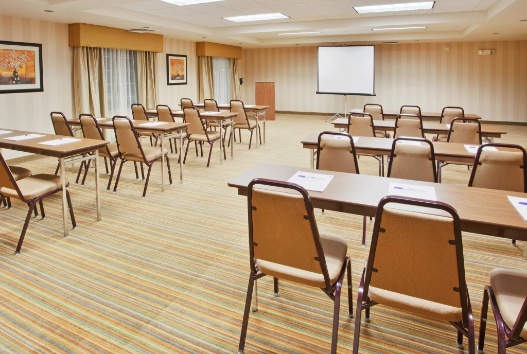 Holiday Inn Express Hotel & Suites Willows by IHG