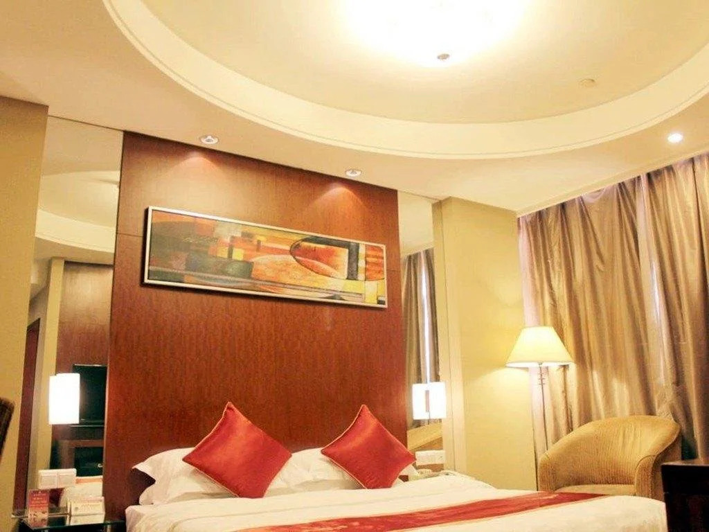 Holiday Hotel