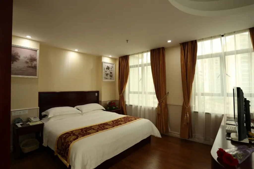 GreenTree Inn Jieyang North Linjiang Road Express Hotel