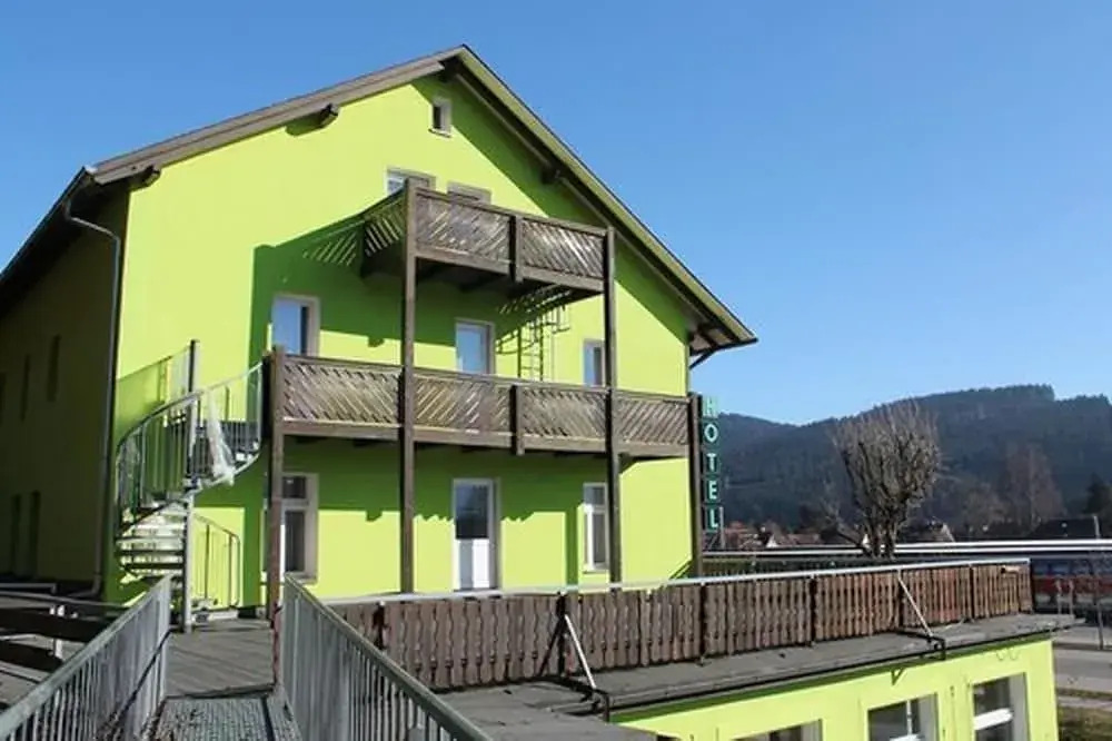 Action Forest Hotel