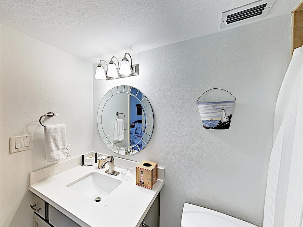 2BR Embassy #404 - 2 Br Condo