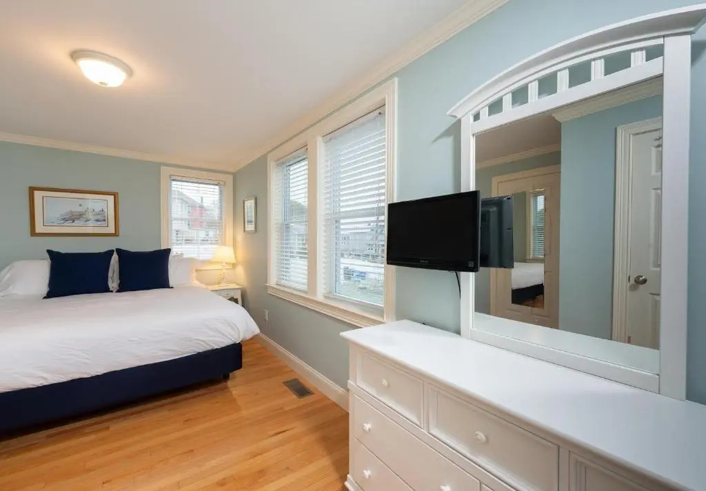 Carriage House at One Long Beach