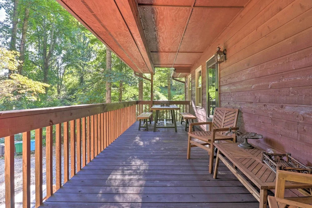 Game Room + Fire Pit: Weaverville Family Home!