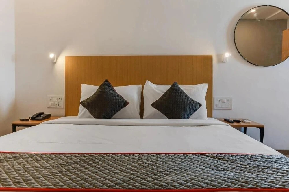 UPAR Hotels Nungambakkam Nearby US Consulate Apollo hospital Sankara Nethralaya