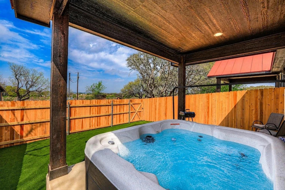 Modern Casita With Hot Tub Six Minutes From Main Street