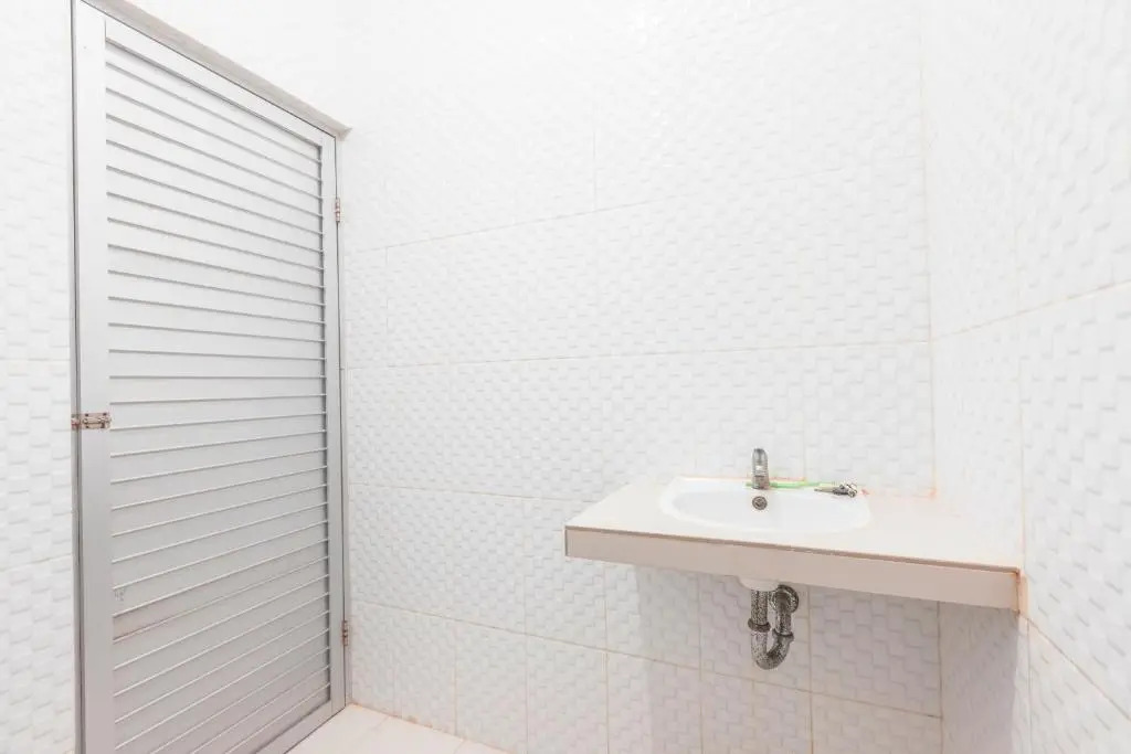 RedDoorz near Hive Bekasi Harapan Indah