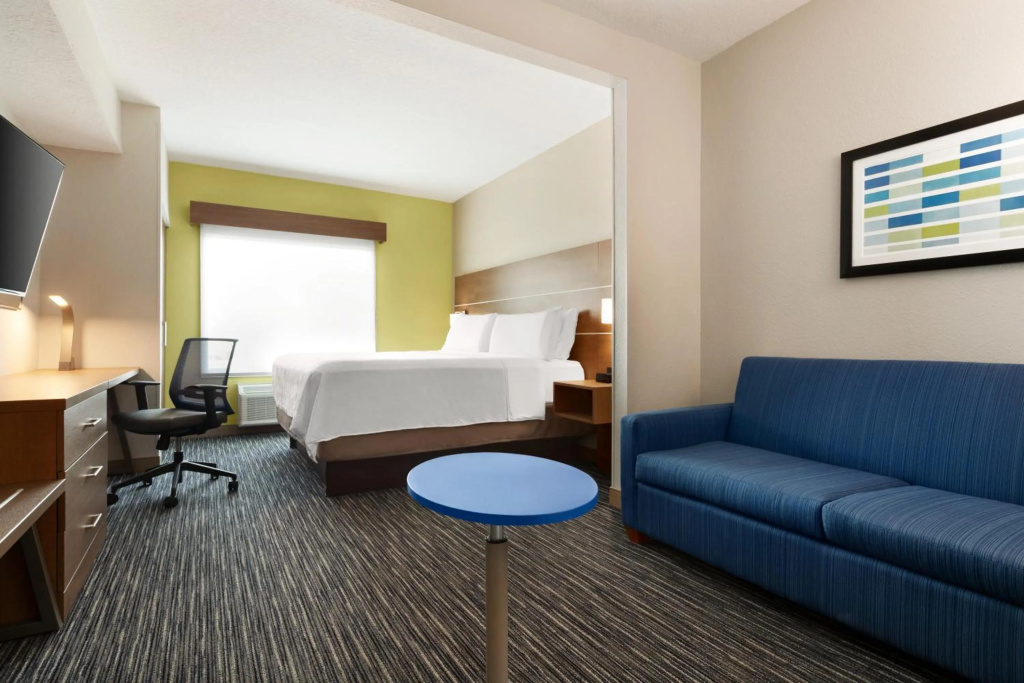Holiday Inn Express & Suites Pembroke Pines-Sheridan St by IHG