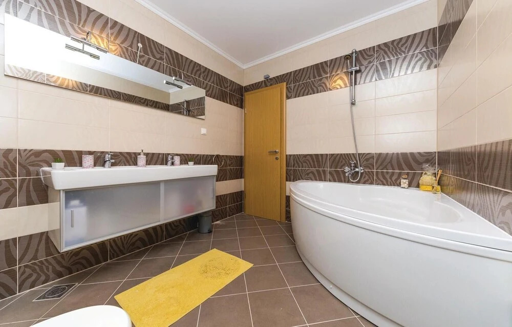 Stunning Apartment in Okrug Gornji With 3 Bedrooms and Wifi