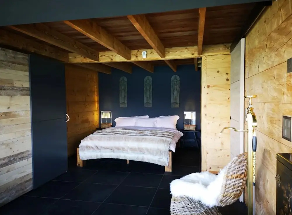 Chalet with panoramic views of the mountains of the Oberland and Lake Thun