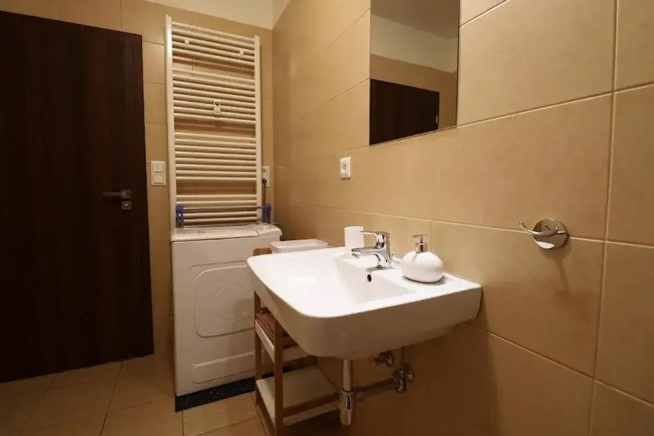 Cosy studio, 15min to Old Centre, Self-check in, Free Wifi, Welcome drink!