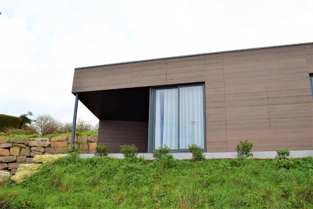Maison neuve de plain-pied avec WIFI classée 3 étoiles à Trégastel Ref 465