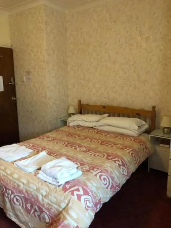 Oyo The Chatsworth Hotel