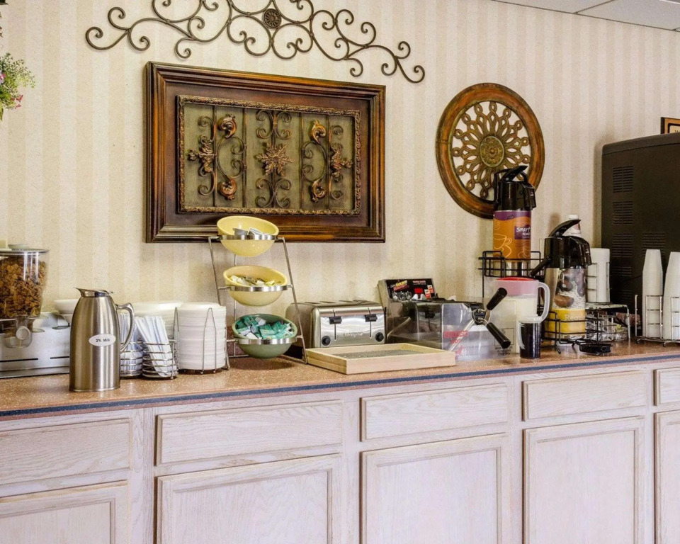 Econo Lodge Inn & Suites Philadelphia MS