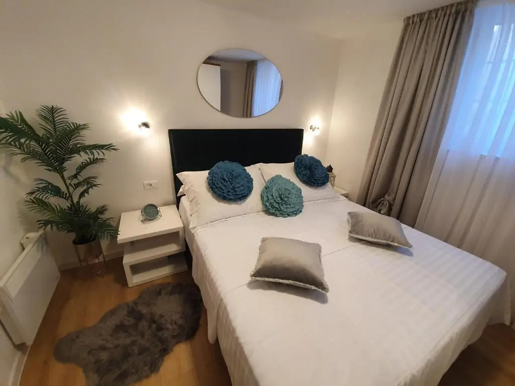 Apartment FINS with garden at Split suburbs